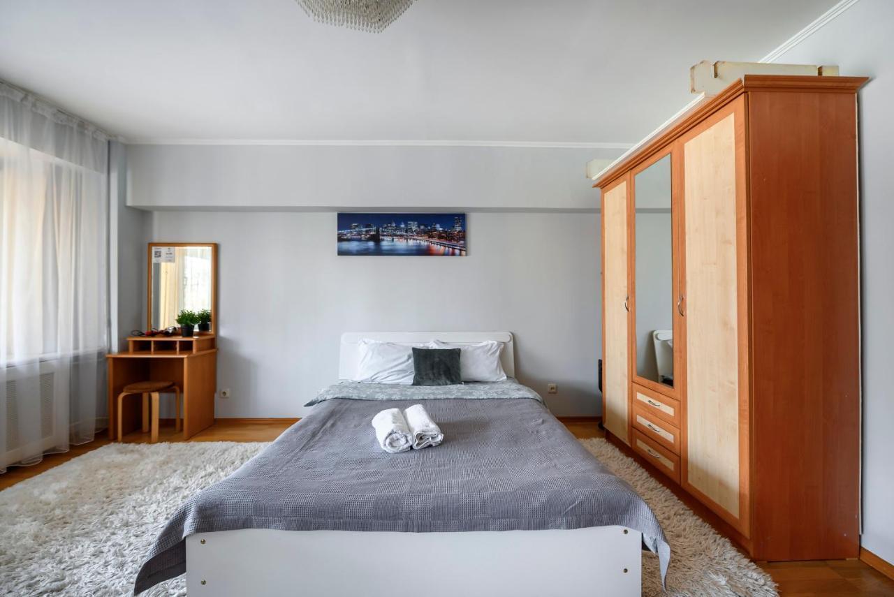 На Проспекте Ленина Apartment Almatî Exterior foto