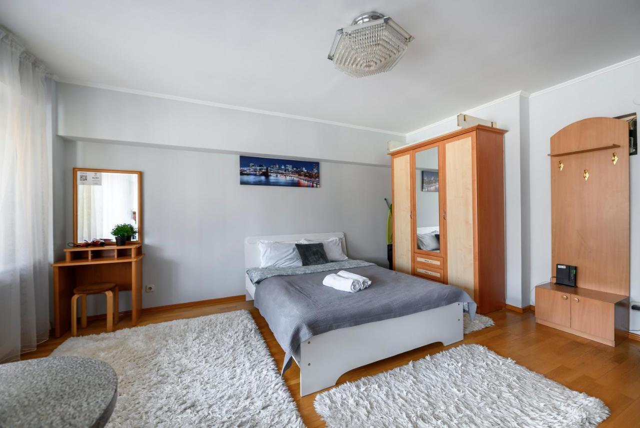 На Проспекте Ленина Apartment Almatî Exterior foto