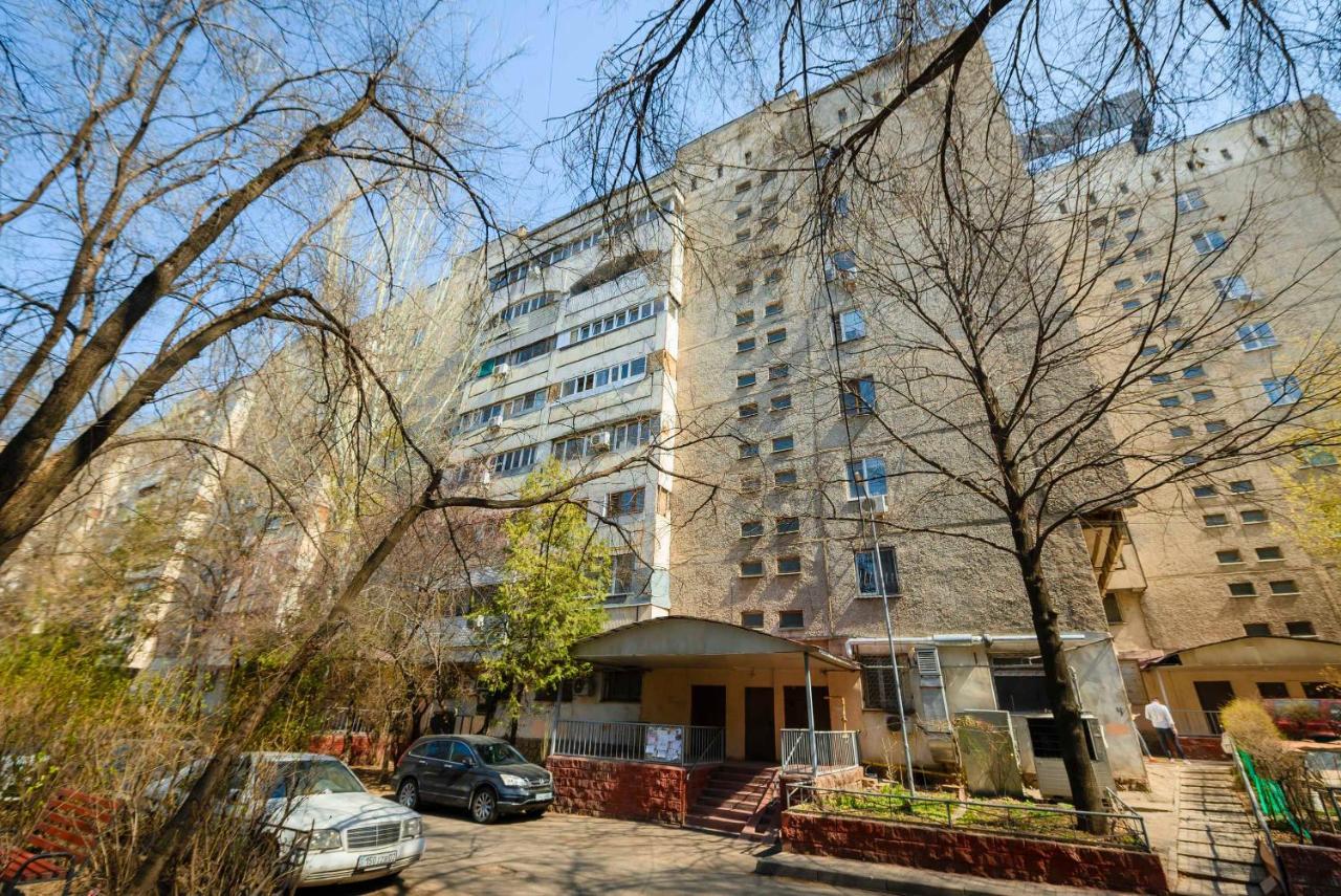 На Проспекте Ленина Apartment Almatî Exterior foto